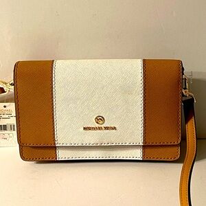 MICHAEL Michael Kors Jet Set Charm Phone
Crossbody Bag